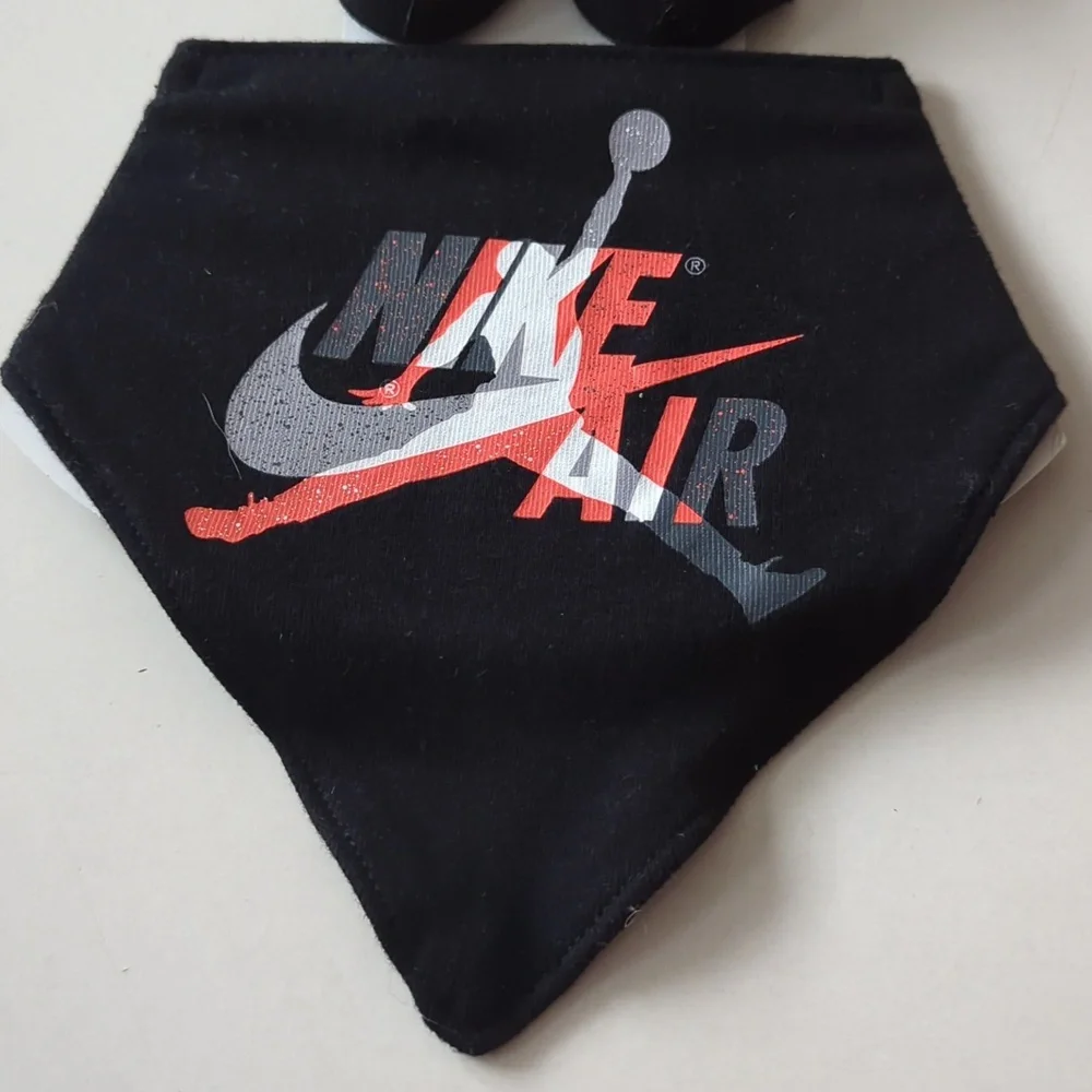 NIKE Baby Booties and Bandana Gift Set Newborn 0-6 months Air Jordan BLACK